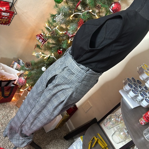 Nice One Piece Pants Outfit w/Detachable Belt - Picture 5 of 6